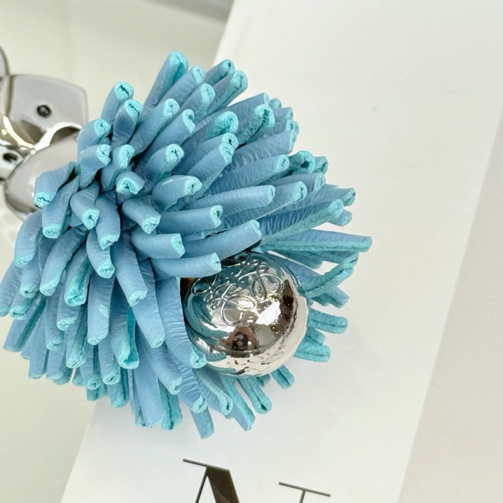 Loewe Charm - Picture 5 of 6